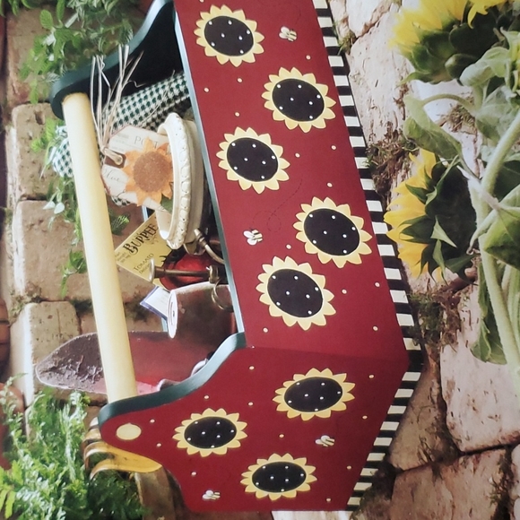 Debbie Mumm's Creative Stenciling book - Picture 8 of 16